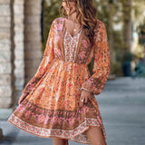 Langärmliges bedrucktes Kleid