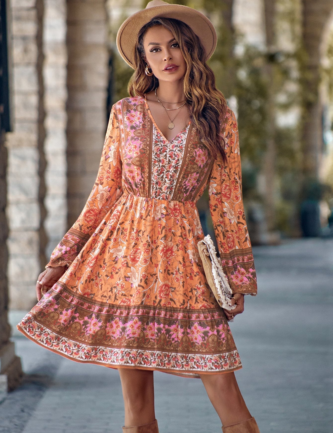 Langärmliges bedrucktes Kleid