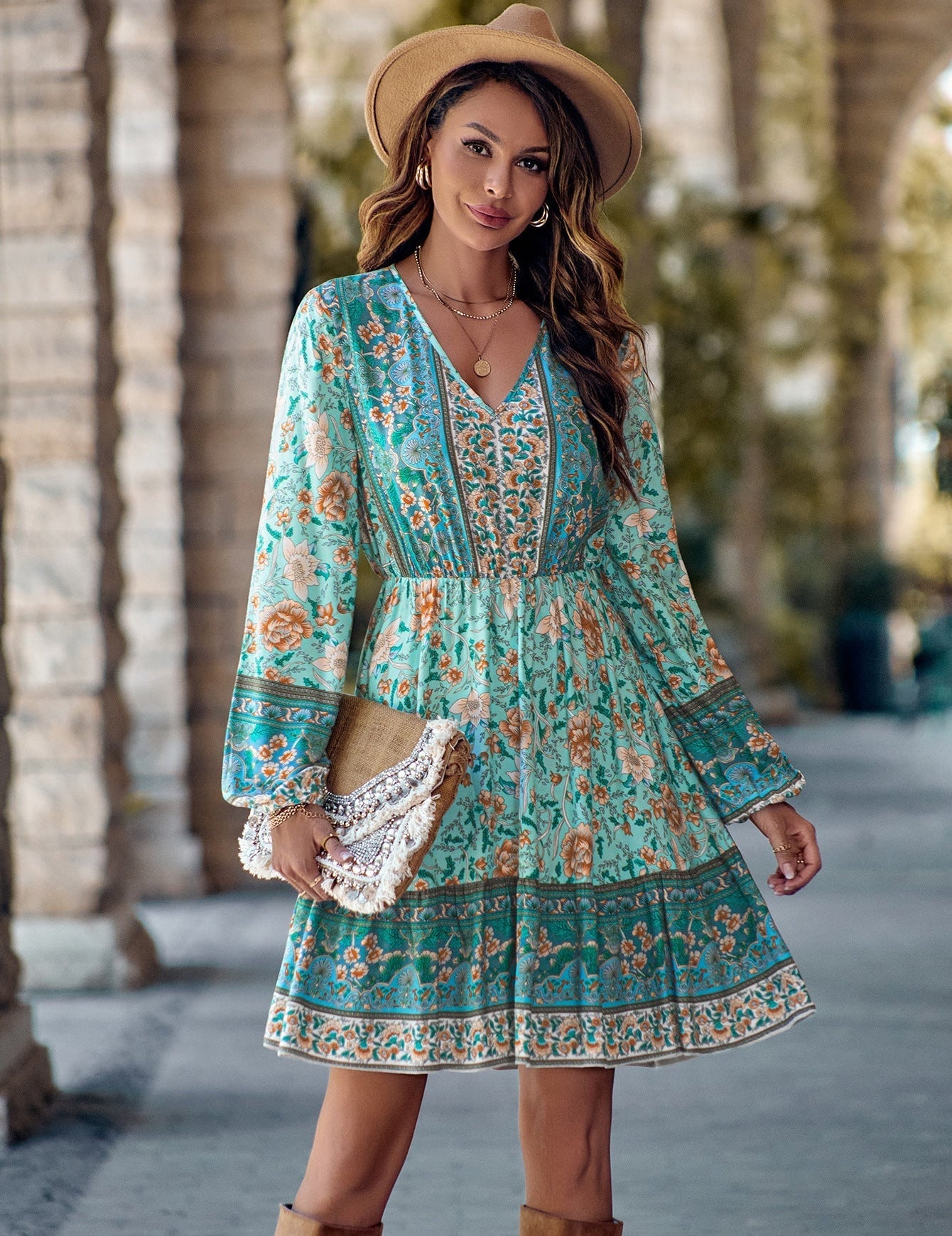 Langärmliges bedrucktes Kleid