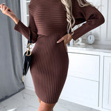 Gestreiftes Langarm-Oberteil und Träger-Minikleid-Set