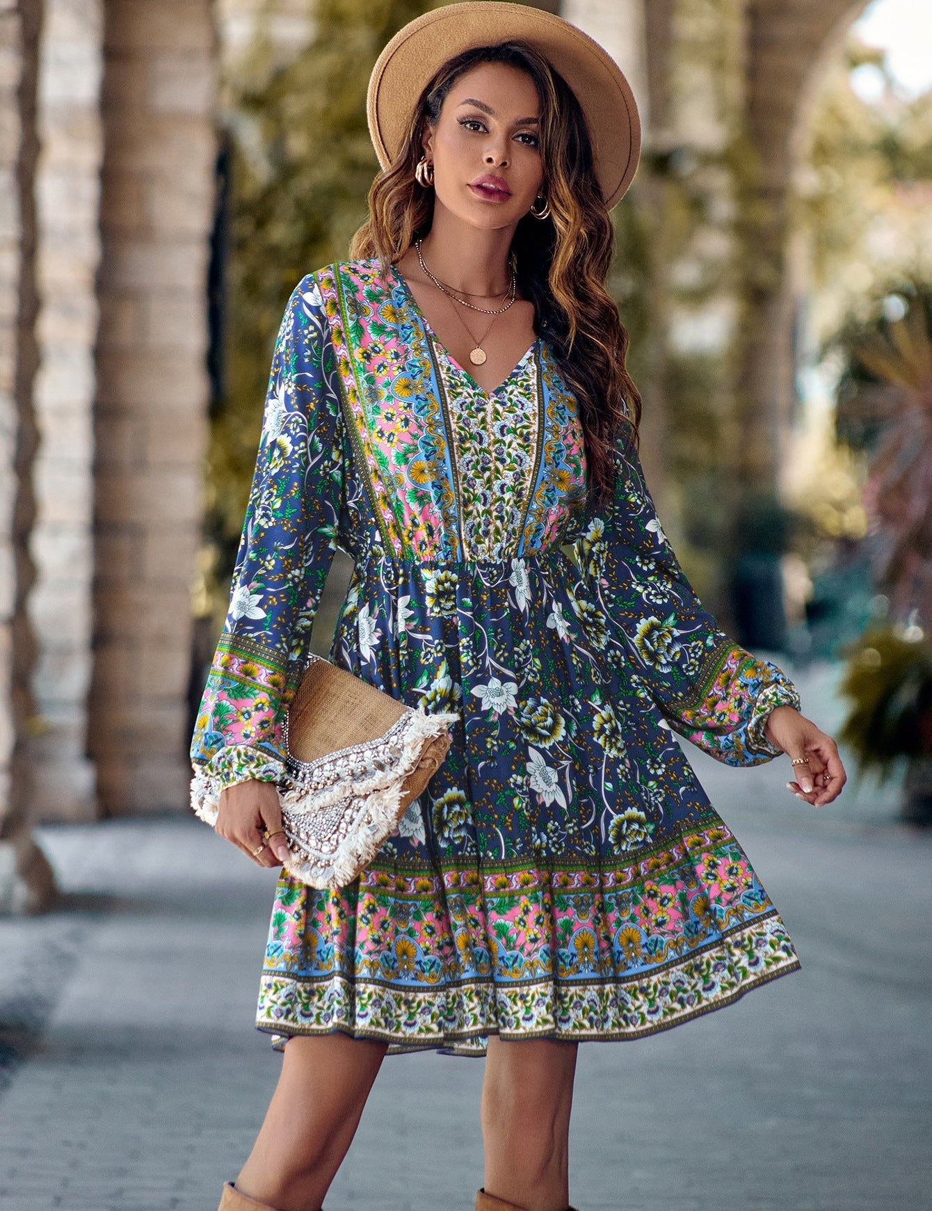 Langärmliges bedrucktes Kleid