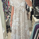 Zeitloses Rundhalskleid