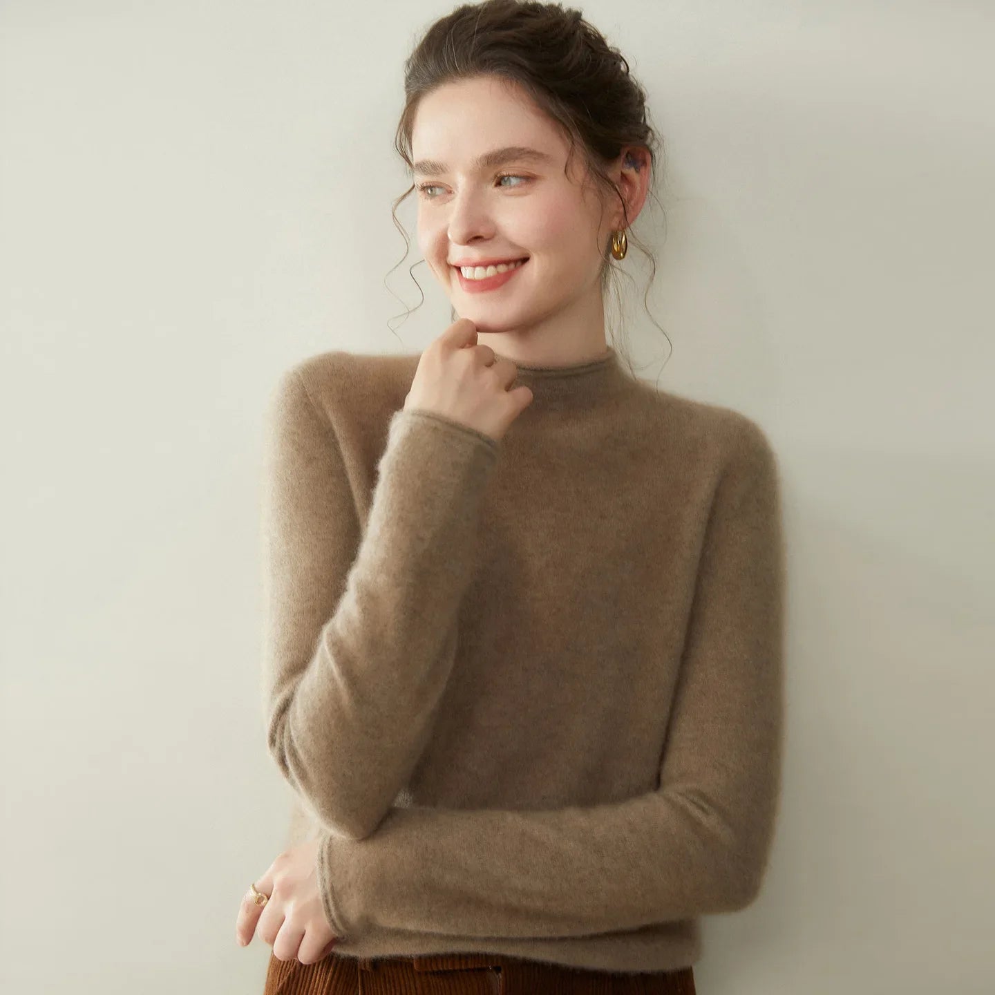 Locker sitzendes Kaschmir-Basic mit Stehkragen