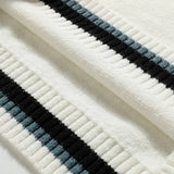 Klassischer Pullover mit V-Ausschnitt